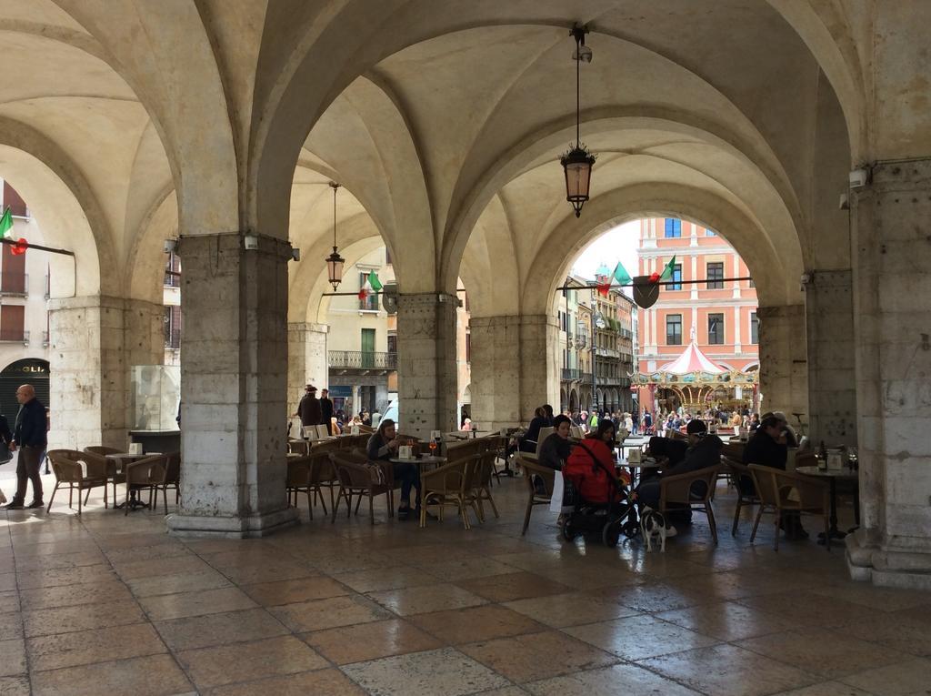 Апартаменты La Loggia Al Duomo - Тревизо Экстерьер фото