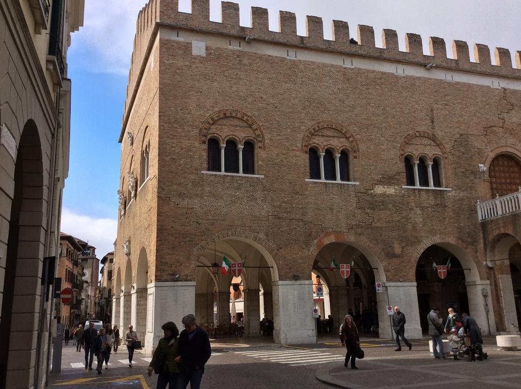 Апартаменты La Loggia Al Duomo - Тревизо Экстерьер фото